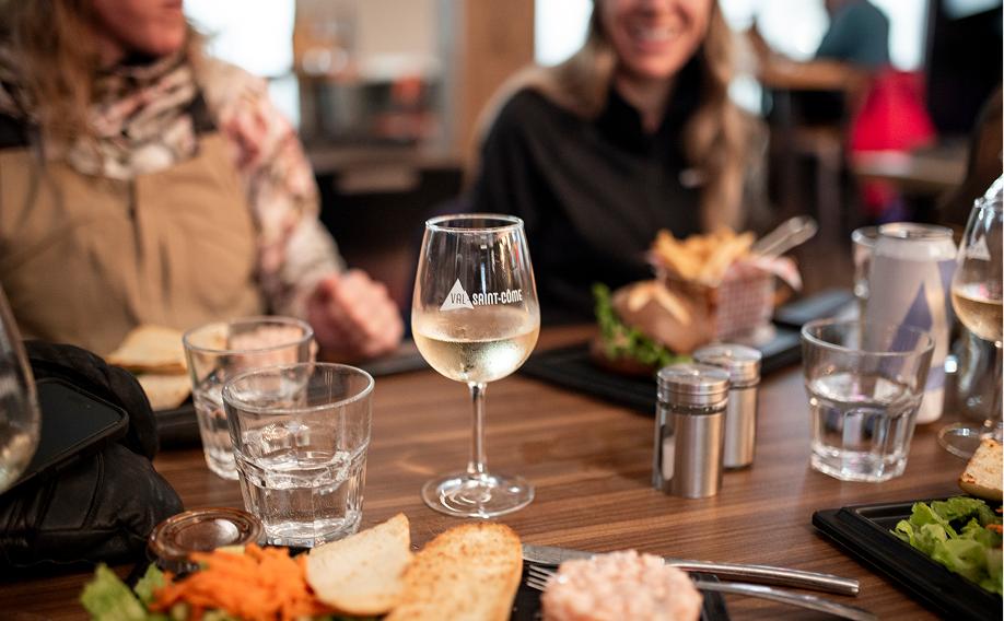 Le Pitch resto-bar — Breakfast, lunch and dinner